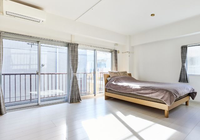 東京の新宿エリアで一週間長期滞在するなら、民泊宿G&R Houseがおすすめ!ホテルより格安で、ツウな旅プランも叶います。たとえば羽田から飛行機で弾丸旅なんかも♪ この記事では、G&R Houseでの長期滞在におすすめの旅プランをご紹介。新宿付近でホテルより安く長期滞在をお考えの方は、ぜひチェックしてみてください。