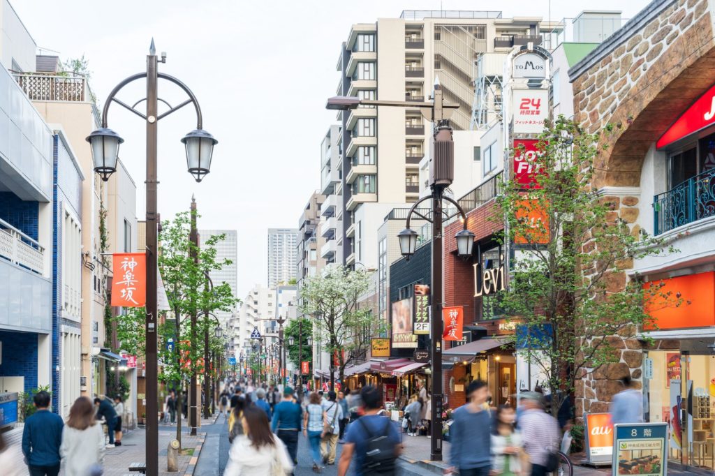 【2月の東京】天気・気温・服装は?極寒の冬を快適に過ごすための完全ガイド